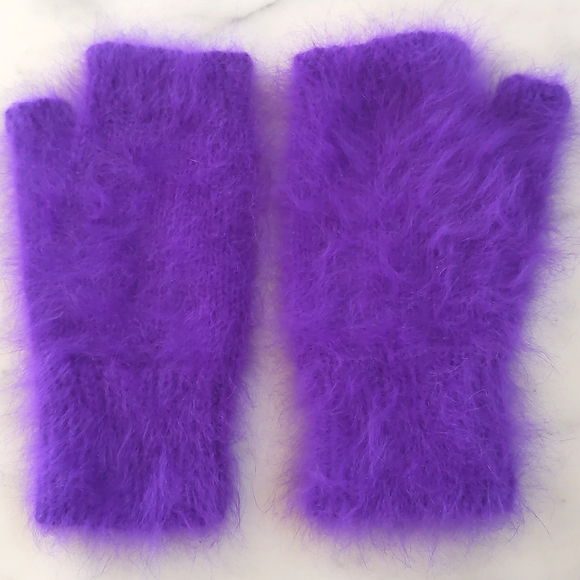 NWOT. Handmade by me. Woman's very fluffy, pretty and warm mittens. - Picture 1 of 4